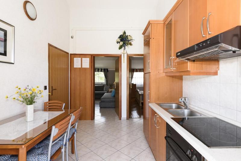 Apartments Luka - Trogir, Marina 150M From The Beach Exterior photo